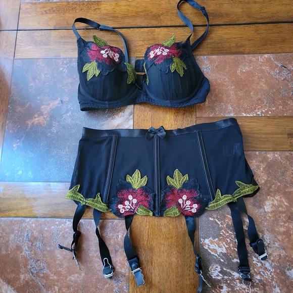 Frederick's of Hollywood Other - Frederick's of Hollywood Floral Bra and Suspender Belt Set